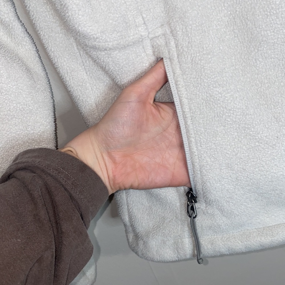 💋Comfy White North Face fleece zip up! - Picture 3 of 11